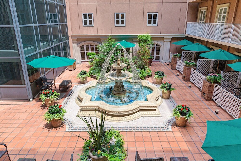 繁華街のど真ん中でアジアンリゾート気分を満喫4008027