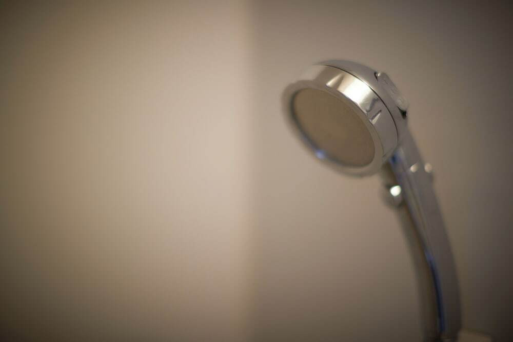 バスルームのシャワー