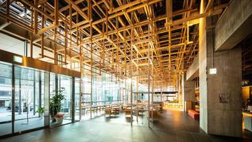 7mの吹き抜け　開放的なロビー / 2