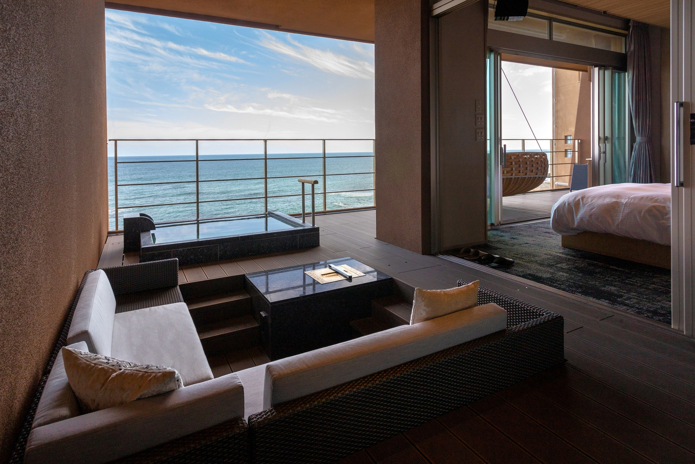 海が一望できる客室や露天風呂で贅沢な時間を4229870