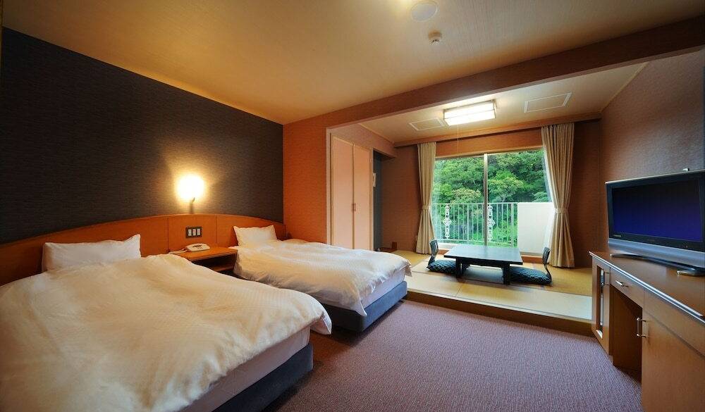 和洋室ツインルーム(山側) / 2