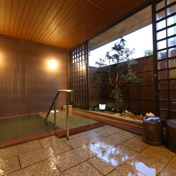 源泉の貸切風呂と充実したサービスが魅力3849207