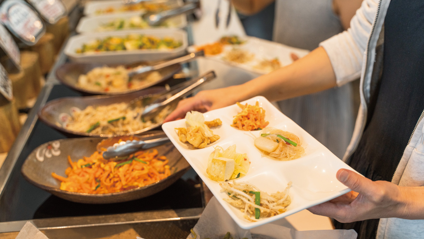 最上階で味わう朝食バイキングは100種類以上と豊富なメニュー！4236713