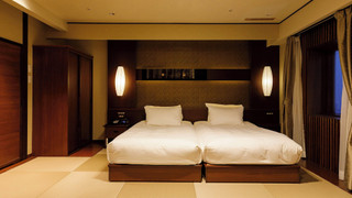 スイート シングルベッド 2 台 (Castle View)