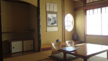 客室内のダイニングエリア / 18