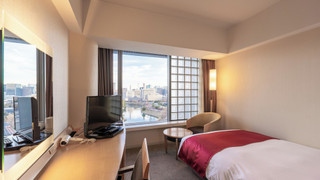 セミダブルルーム – ベッド幅 140 cm 禁煙 (皇居側)