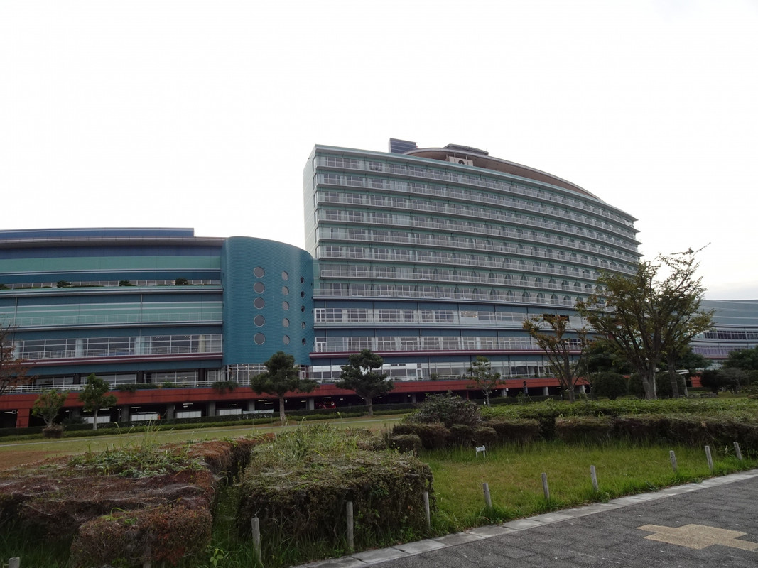 琵琶湖の畔に建っています