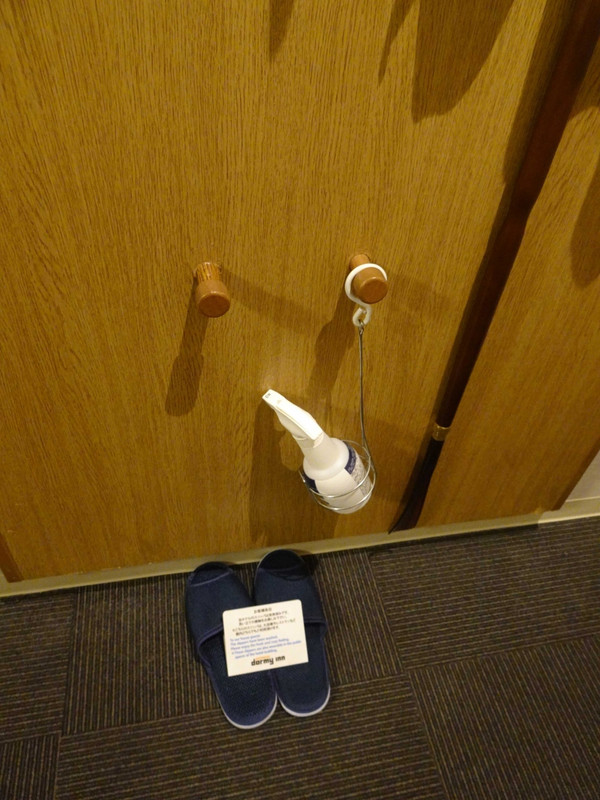 スリッパは、洗って再利用するタイプ