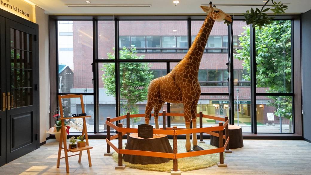 ギャラリースペースのキリン / 1