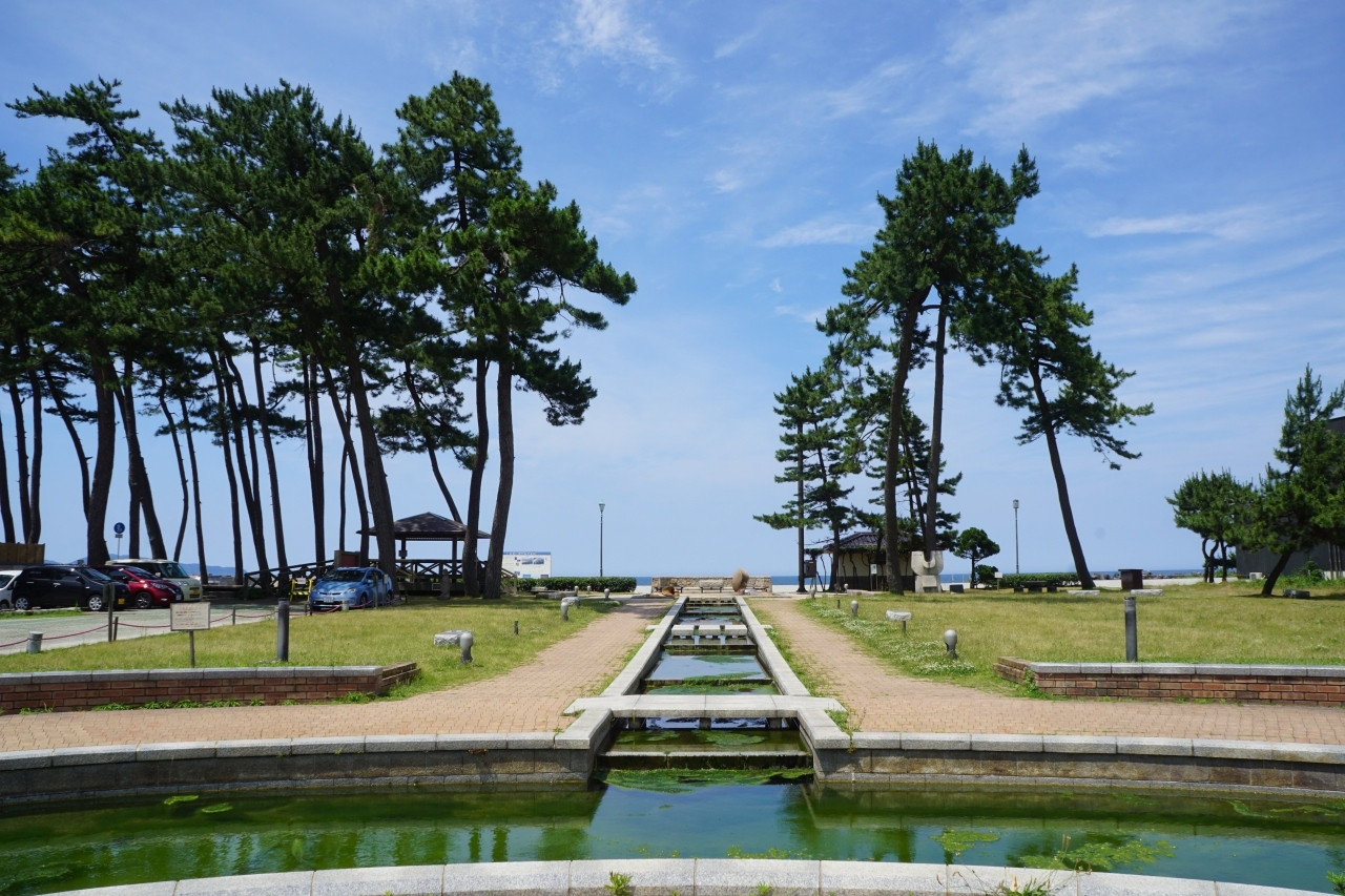 心地よい風が吹き、日本海が一望できる足湯1763090