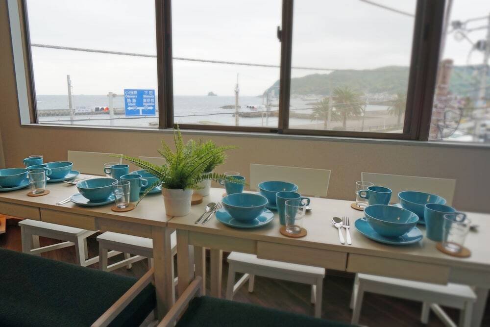 客室内のダイニングエリア