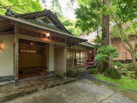 奈良・春日奥山 月日亭 / 1