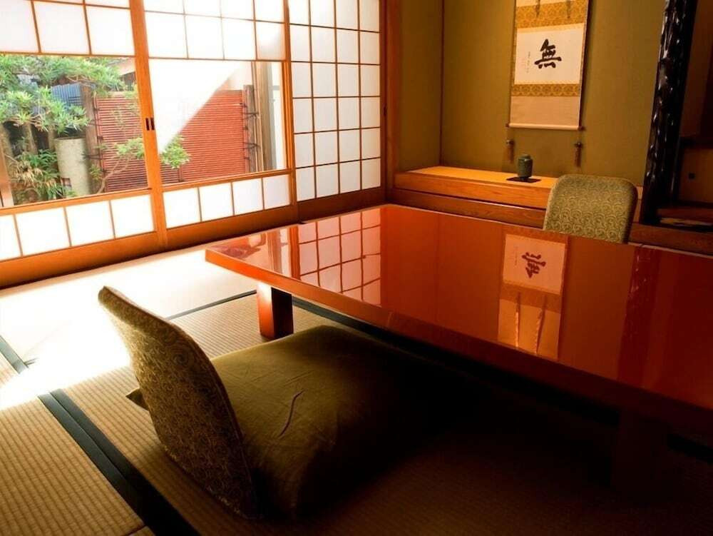 客室内のダイニングエリア