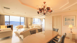 [オーシャンビュー] 客室最上階 32階ロイヤルスイートルーム (専用サウナとジャグジー付き) / パインクレスト 禁煙