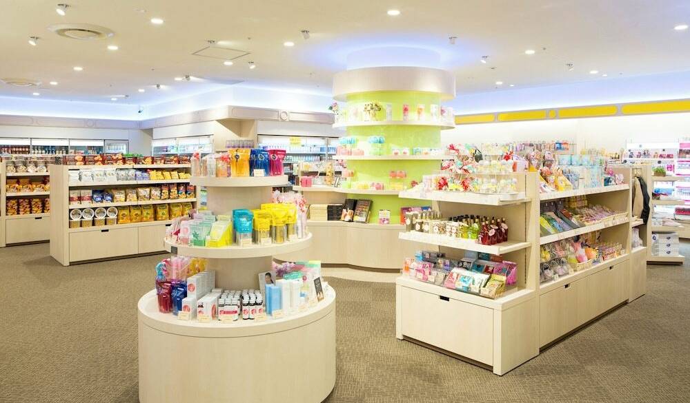 売店「ファーストショップ」 / 1