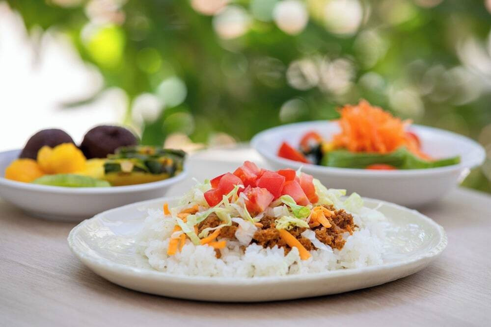 琉球デザインの美しいレストランで沖縄料理を食べ尽くし！4379559