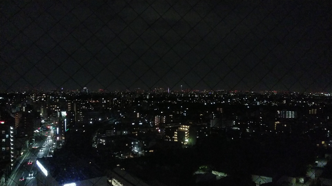 小さくですが東京タワーにスカイツリーも