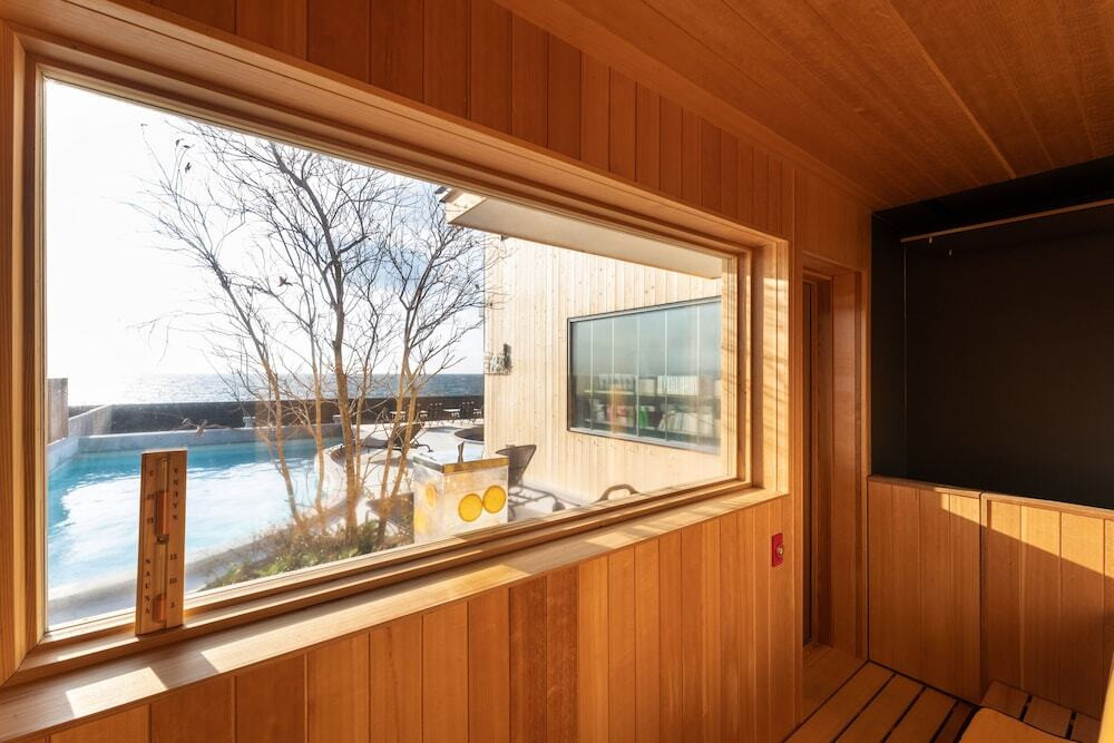 サウナや暖炉でぼんやりする贅沢。スローな時間が過ごせるホテル3995846