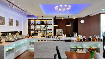 朝食スペース / 12