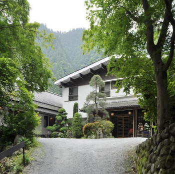 2種類の貸切風呂だけでなく、足湯でものんびり3511885