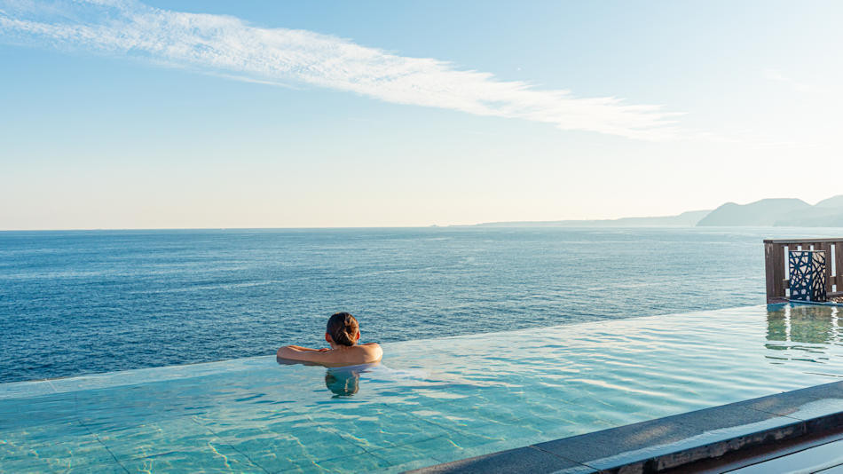 海と一体になれる露天風呂やお風呂専用棟で温泉三昧4758767
