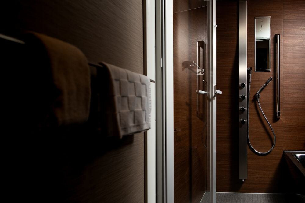 バスルームのシャワー