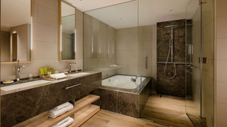 デラックス スイート キングベッド 1 台