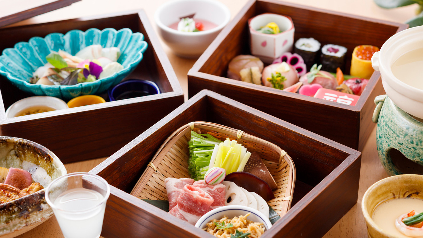 加賀の旬を盛り込んだ3段弁当がいただける美食宿4254886