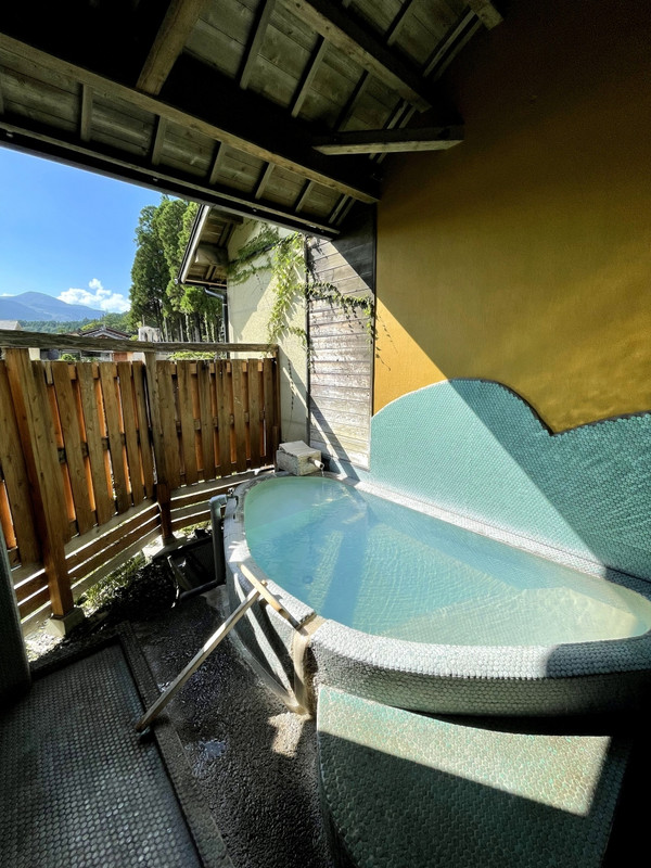 タイルが水色なので青色に見えるマジック??