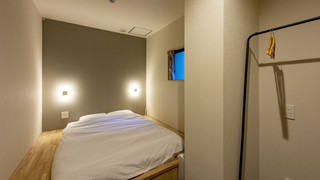 スタンダード ダブルルーム ダブルベッド 1 台 共用バスルーム