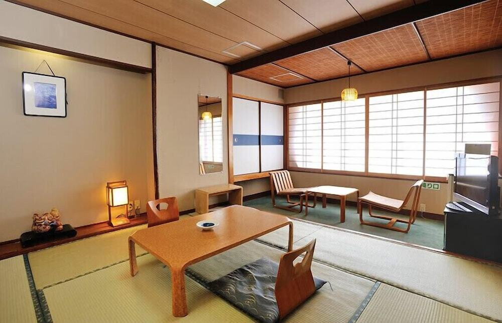 客室内のダイニングエリア