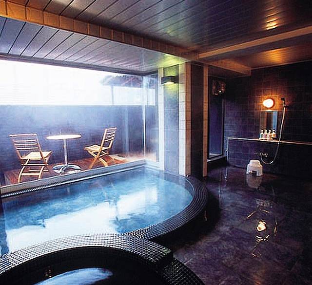 ちょっぴり早起きして
大浴場でリフレッシュ / 2