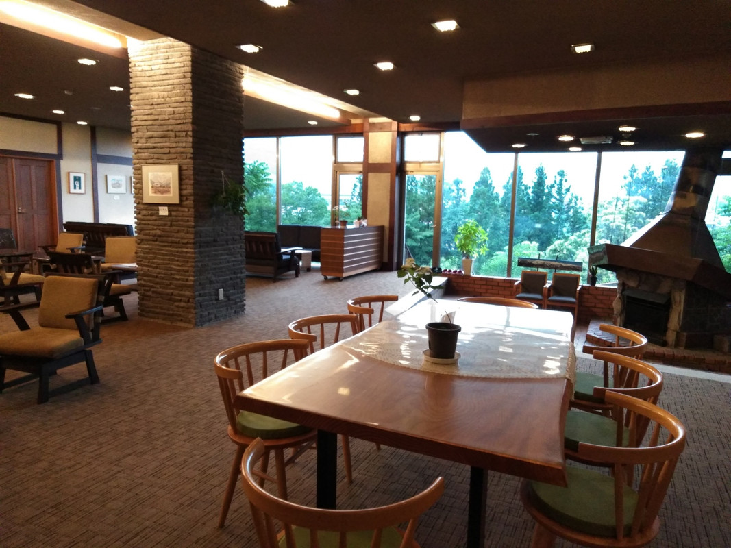 ロビーです。ここからも白馬の絶景が見られます。