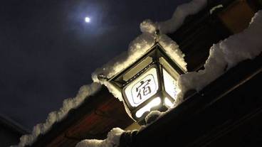 施設の正面 (日没後) / 1