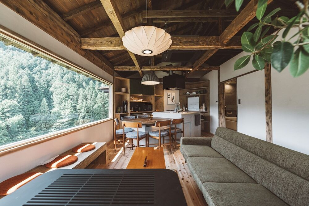 崖の家 KONAGATA 1 リビング①