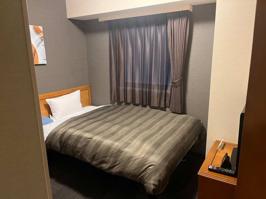 間違いなく狭いです