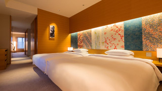 デラックス ルーム クイーンベッド 2 台 コーナー