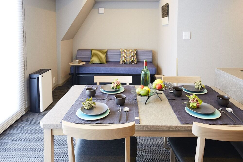 客室内のダイニングエリア