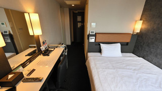 スタンダードルーム（大人2名用）ダブルベッド1台　喫煙可