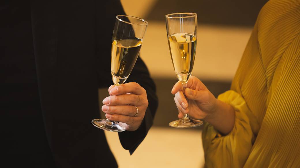 クラブラウンジで
夜景を眺めて乾杯 / 2