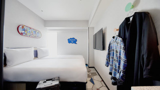 スタジオ シングルベッド 2 台 (Side by Side)