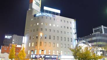 施設の正面 (日没後) / 1