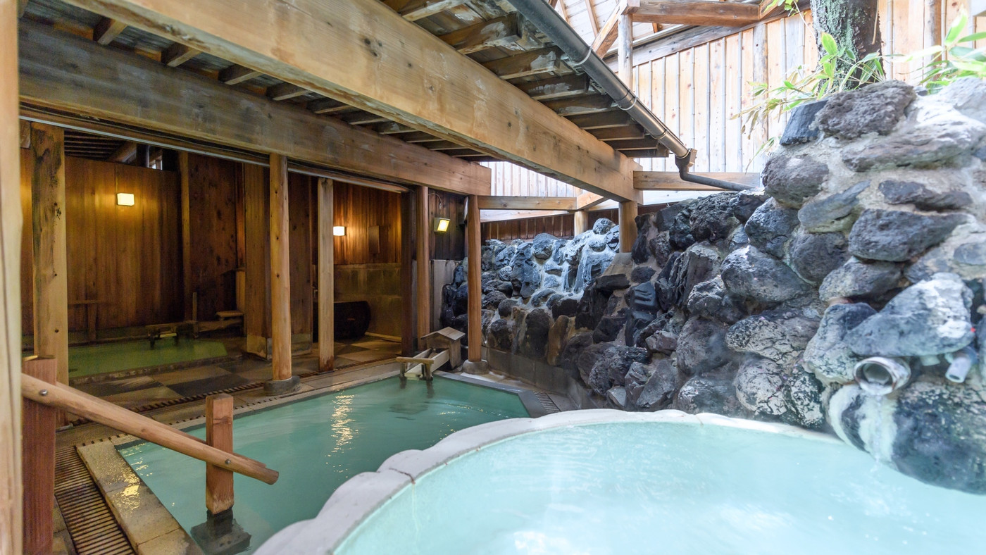 草津最古といわれる白旗源泉を引いたお宿。ノスタルジックな雰囲気に心躍る3955030