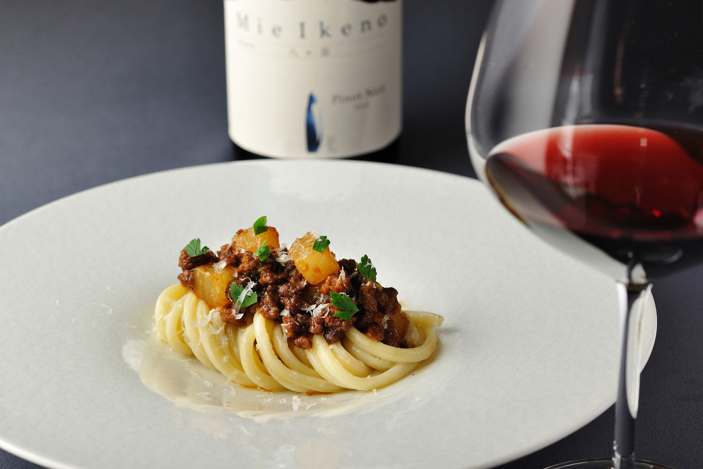 ワインが似合う優雅な避暑地で贅沢ステイ。4248061