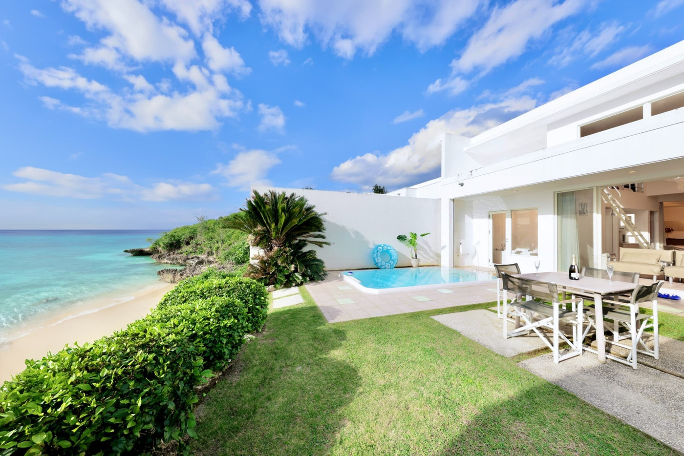 絶景ビーチがすぐそこ！プールサイドでBBQも♪3573041