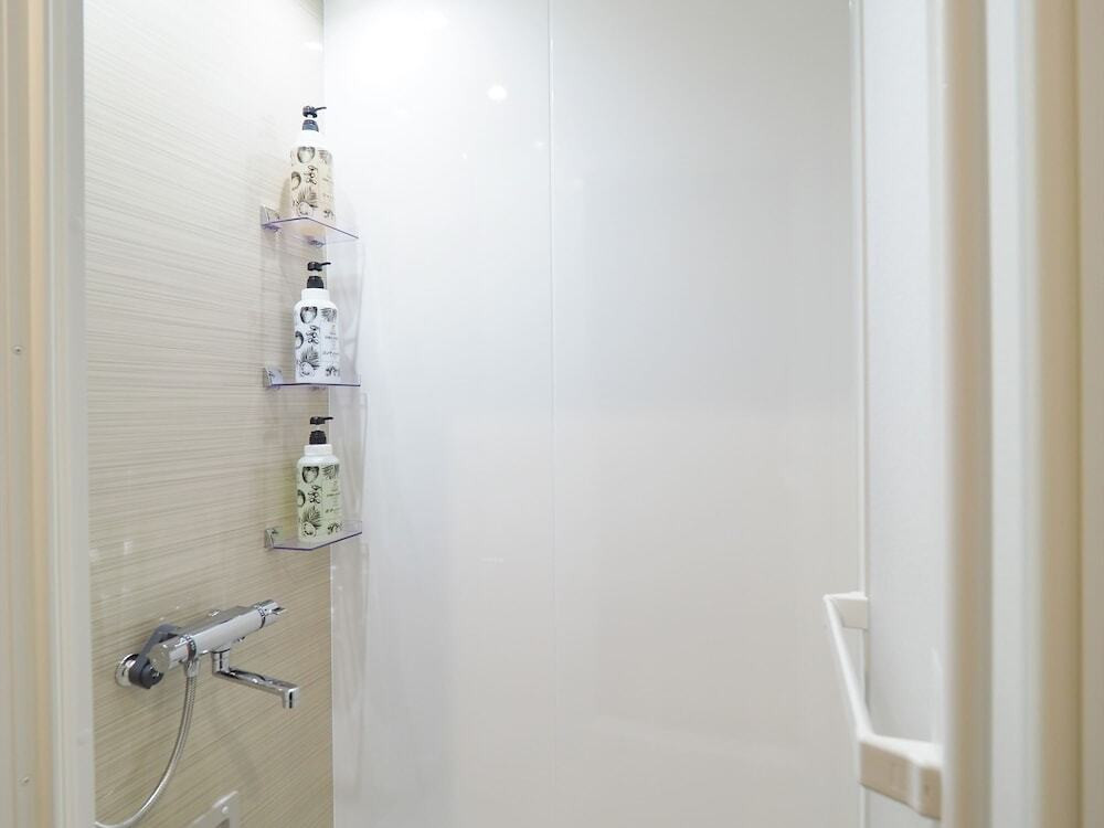 バスルームのシャワー