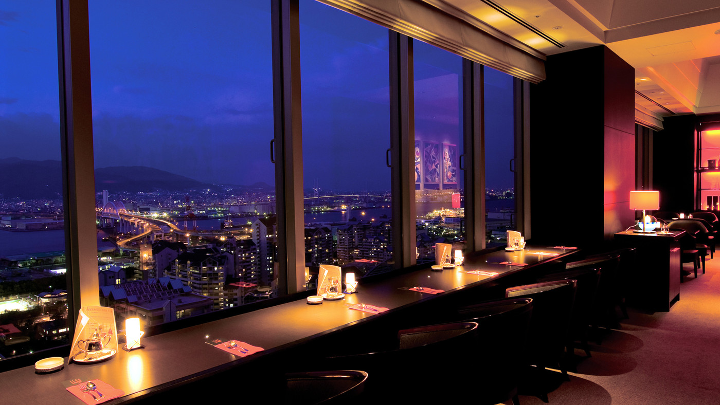 レストランや客室から望む1,000万ドルの夜景3465378