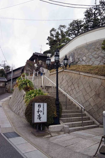 「日和庵」外観 47973 日和庵の階段。足の悪い方には、ちょっとつらい。