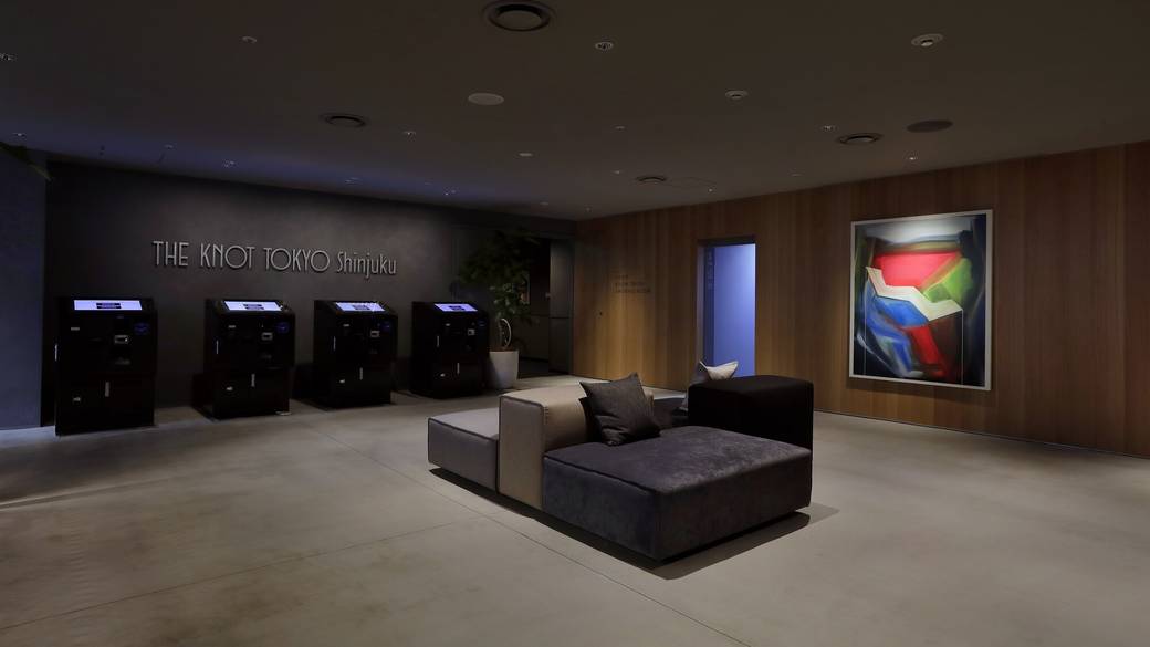 自動チェックイン機で
スマートに手続き / 2