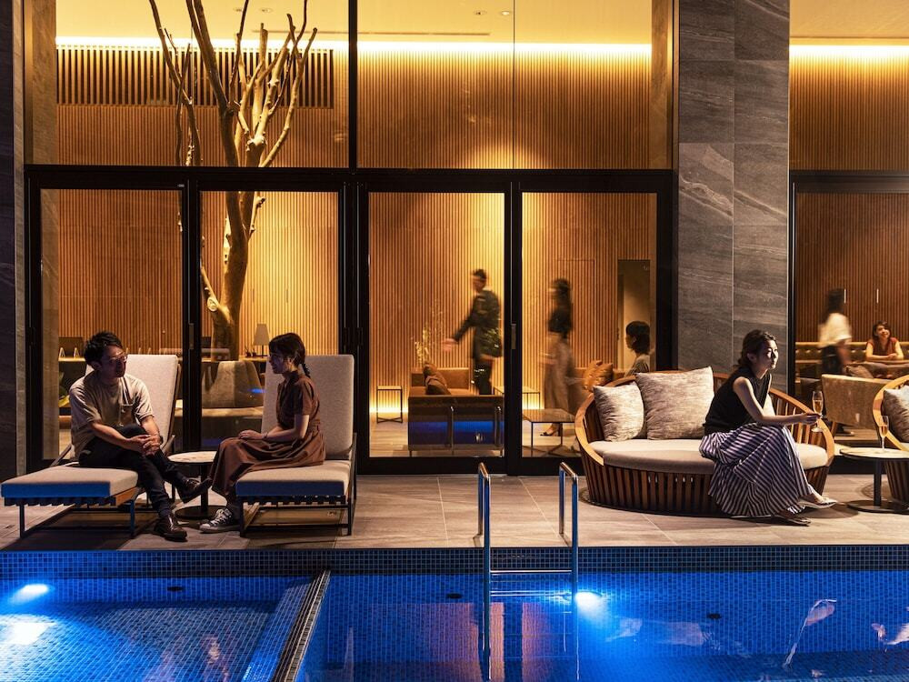 夜のガーデンプール③